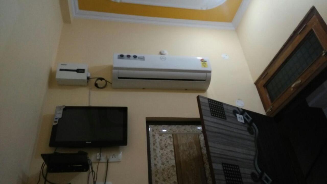 Hotel Ganga Vilas Colonelganj Ngoại thất bức ảnh